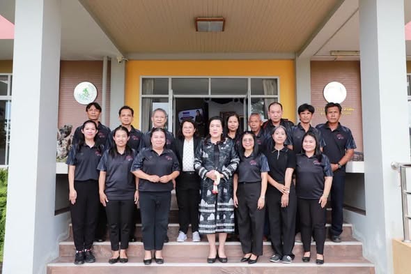 อธิบดีกรมประชาสัมพันธ์ ลงพื้นที่ตรวจเยี่ยมและมอบนโยบายการปฏิบัติงาน ณ สวท.ตรัง เน้นย้ำนโยบายเฉลี่ยทุกข์  เฉลี่ยสุข  โดยให้สื่อในสังกัดกรมประชาสัมพันธ์ในพื้นที่  ได้สนับสนุนการทำงานซึ่งกันและกัน